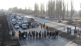 Селяни перекрили трасу Київ-Харків