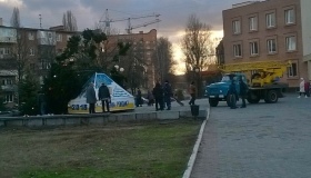 На Подоле рухнула новогодняя елка