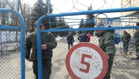 Проти озброєних людей на Хорольському комбінаті - комісії, наради і скарги до поліції