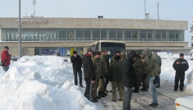 Сотня бійців АТО заблокувала автовокзал у Полтаві