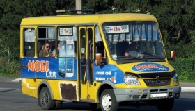 У Кременчуці з маршрутки на ходу випала жінка