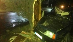 У Лохвиці рятувальники визволили двох людей із понівеченої автівки