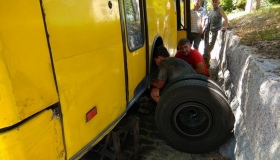У полтавської маршрутки під час руху відпало колесо
