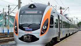 Швидкісний потяг "Хюндай" збив на Карлівщині чоловіка