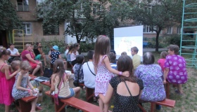 Полтавці зробили дитячий кінотеатр під відкритим небом