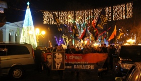 Полтавські націоналісти пройшли смолоскипною ходою. ФОТО