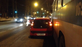 Кременчужанка на швидкості врізалася в тролейбус