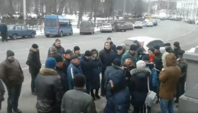 На Леваді автовласники протестують проти ліквідації автостоянки. ДОКУМЕНТ