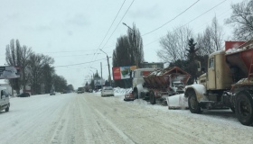 Комунальники заявляють, що прибирають сніг у Полтаві