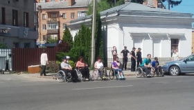 Полтавці провели акцію "Паркуйся згідно правил". ФОТО