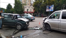 Поблизу "Конкорда" зіткнулися два "Фольксвагени"