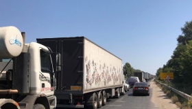 Під Полтавою водіям доводиться втрачати час у заторі