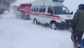Рятувальники витягли із замету машину швидкої допомоги