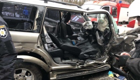 ДТП у Затуриному: зіткнулися позашляховик і мікроавтобус