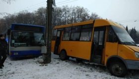 Неподалік "Конкорду" у Полтаві сталася ДТП із кільцевим автобусом
