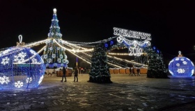 Найгарнішою ялинкою України знову стала зелена кременчуцька красуня