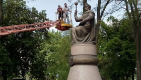 Полтавського Мазепу вдягнуть у вишиванку