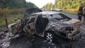 Під Полтавою через ДТП згоріло авто і загинула жінка. ДОПОВНЕНО