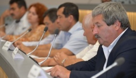 На сесії Полтавської облради розподілили залишки коштів та оголосили перерву