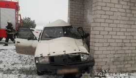 На Полтавщині водій влетів у зупинку громадського транспорту
