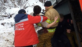 На трасі Суми-Пирятин перекинувся мікроавтобус: пасажирку розблокували