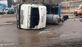 У Полтаві внаслідок аварії перекинулася фура