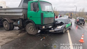 У Полтаві фура врізалася в таксі