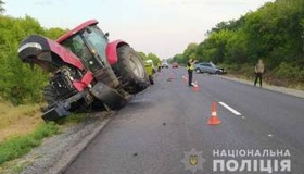 На Полтавщині "Мерседес" зіткнувся із трактором &ndash; водій у важкому стані