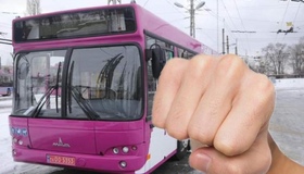 Чоловік помер після того, як його виштовхали з автобуса