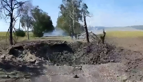 Унаслідок ракетного обстрілу зруйнована єдина дорога до Широкої Долини