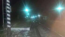 Пасажирський поїзд збив чоловіка, який помер у лікарні