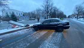 На Полтавщині легковик протаранив сітілайт