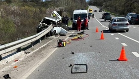 Під Полтавою автомобіль влетів у відбійник: водій загинув