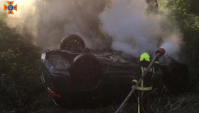 П'ятеро людей отримали травми під час пожежі в автівці