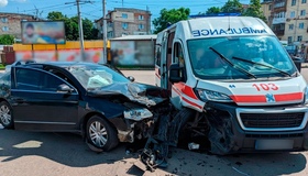 У Полтаві легковик не пропустив машину швидкої допомоги. ФОТО