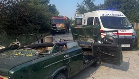 У Кременчуці авто злетіло з дороги: один чоловік загинув, двоє  &ndash; у тяжкому стані
