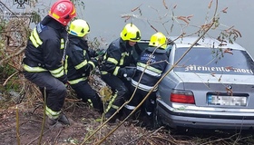 Всередині полтавської автівки виявили тіла трьох загиблих осіб
