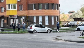 У Полтаві автівка врізалася в електроопору