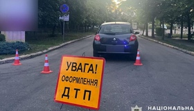 Під колеса автівки потрапила 51-річна жінка