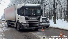 У Полтаві вантажівка збила військового