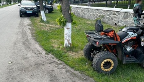 Під&nbsp;Полтавою двоє дітей на&nbsp;квадроциклі врізались у&nbsp;дерево