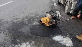 Поліція Полтавщини: на&nbsp;трасі М-03&nbsp;разом із&nbsp;кригою зійшов асфальт