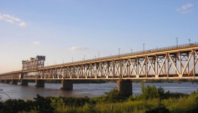 У Кременчуці майже два тижні ремонтуватимуть міст через річку Дніпро